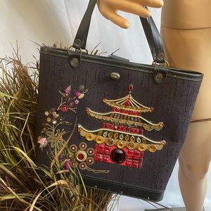 1960’s Vintage Wood bottom bucket purse